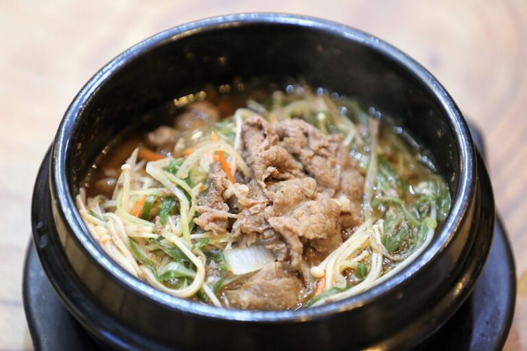 Мясо в горшочке