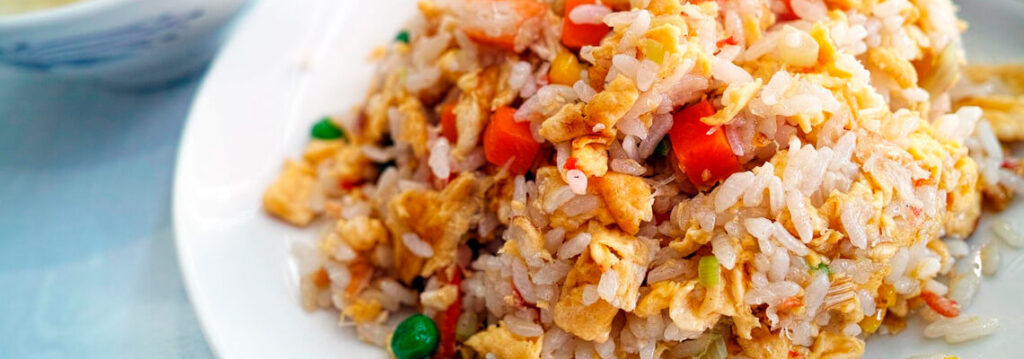 Салат с рисом и овощами