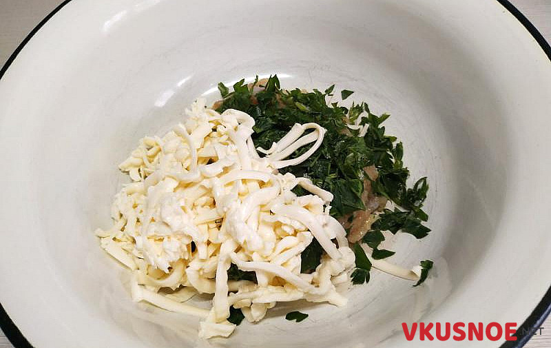 Фото приготовление рецепта: Куриные котлеты с плавленым сыром и зеленью шаг №1