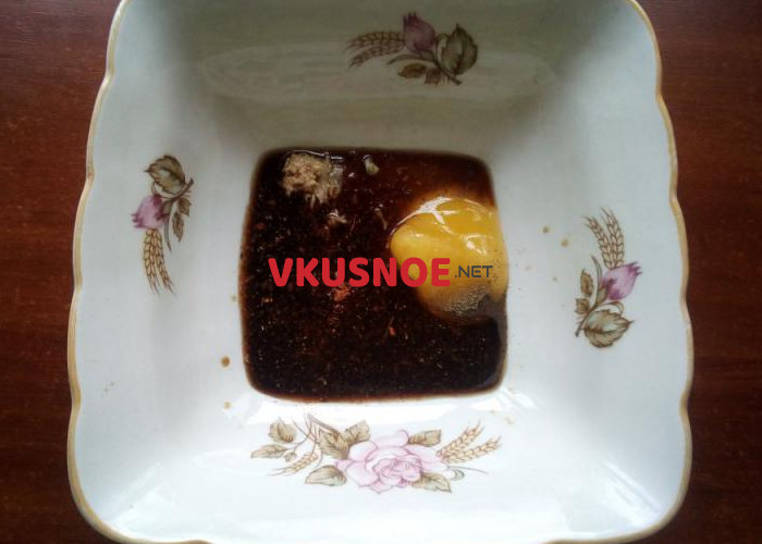 Фото приготовление рецепта: Утиные ножки запечённые с яблоком и клюквой шаг №1