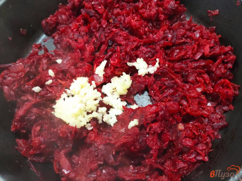 Фото приготовление рецепта: Красный борщ с помидорами и вареной свеклой шаг №12