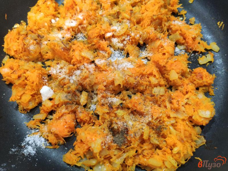 Фото приготовление рецепта: Сырный суп с курицей и сардельками шаг №5