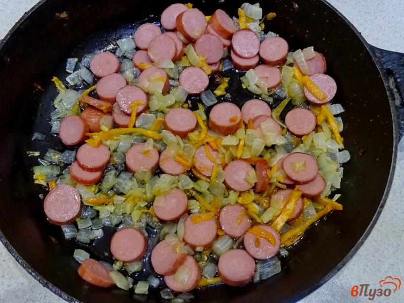 Фото приготовление рецепта: Гороховый суп с сосисками шаг №3