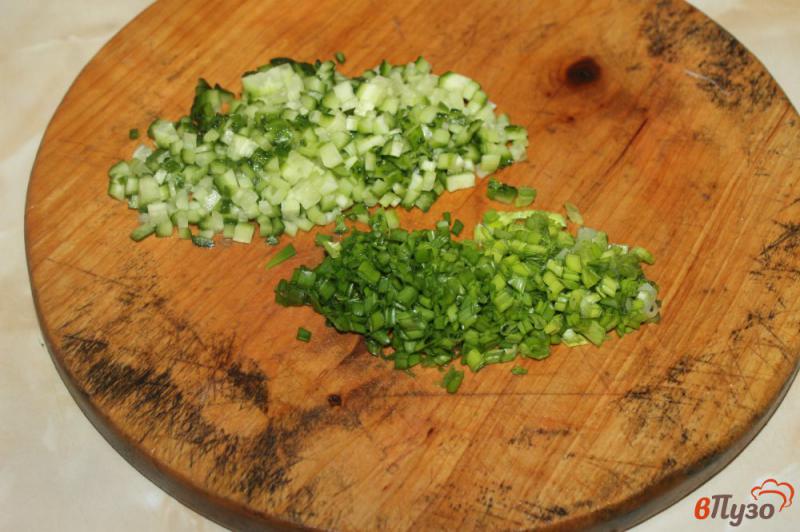 Фото приготовление рецепта: Окрошка с мясом и колбасой на бульоне шаг №3