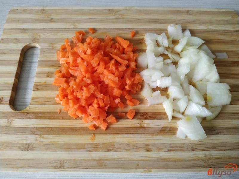 Фото приготовление рецепта: Суп из морепродуктов шаг №3