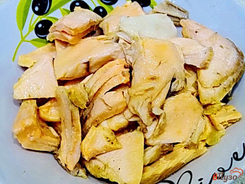 Фото приготовление рецепта: Суп с сёмгой кабачками и томатами шаг №7