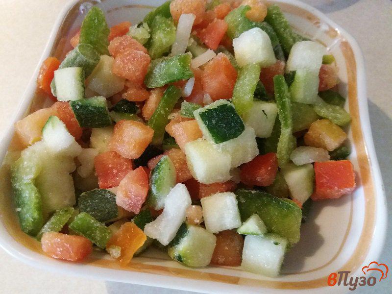 Фото приготовление рецепта: Суп с морепродуктами  с овощами для деток шаг №3