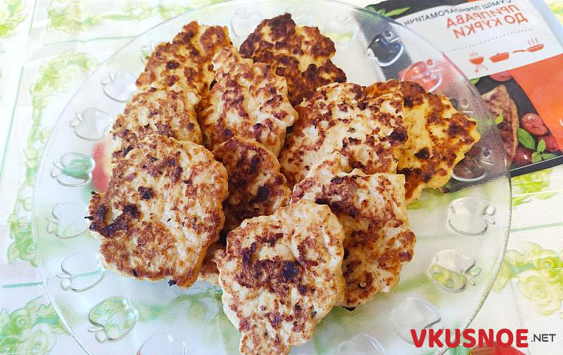 Фото приготовление рецепта: Рубленные котлеты из куриного филе с плавленным сырком шаг №8