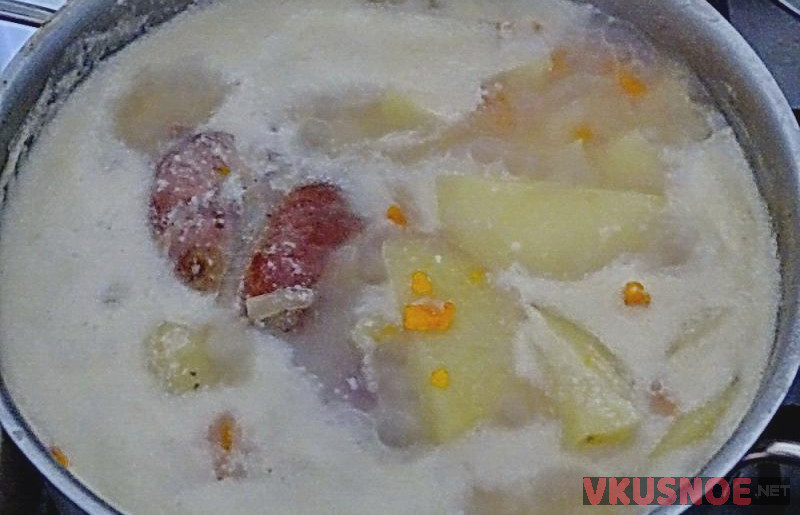 Фото приготовление рецепта: Кролик тушеный с картофелем и сметаной шаг №6