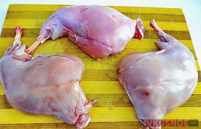 Фото приготовление рецепта: Кролик тушеный с картофелем и сметаной шаг №1