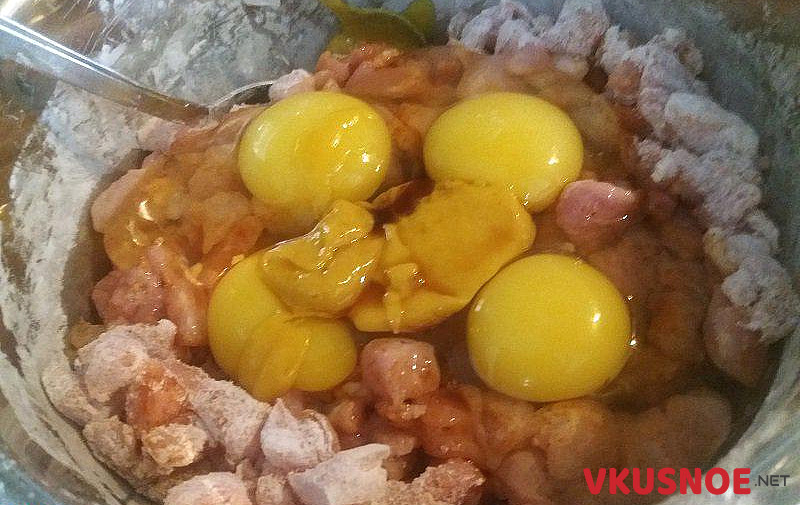 Фото приготовление рецепта: Рубленные котлеты из свинины шаг №4