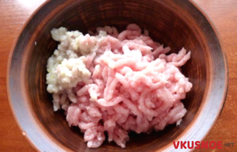 Фото приготовление рецепта: Пельмени с мясом кролика шаг №5
