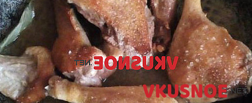 Фото приготовление рецепта: Утка тушеная с квашеной капустой шаг №3