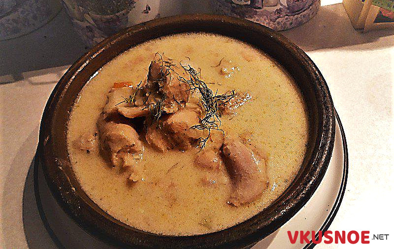 Фото приготовление рецепта: Тушеное мясо кролика в сметанном соусе шаг №13