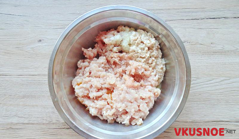 Фото приготовление рецепта: Котлеты с брокколи и морковью шаг №2
