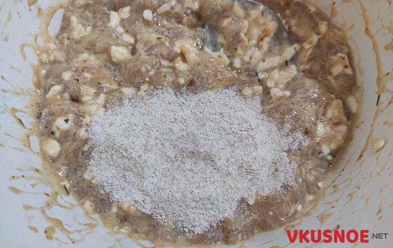 Фото приготовление рецепта: Рубленные котлеты из куриного филе с плавленным сырком шаг №5