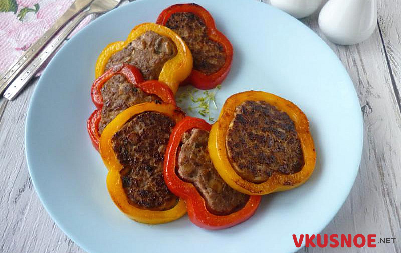Фото приготовление рецепта: Болгарский перец кольцами с фаршем шаг №7