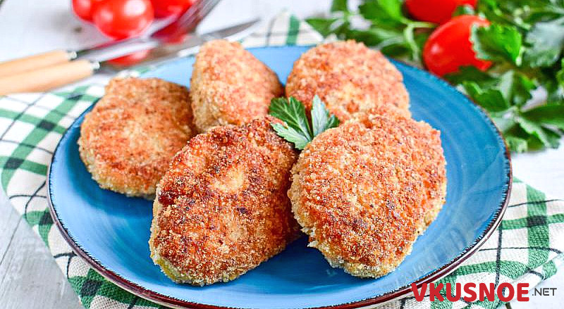 Фото приготовление рецепта: Котлеты из двух видов мяса и овощей шаг №6