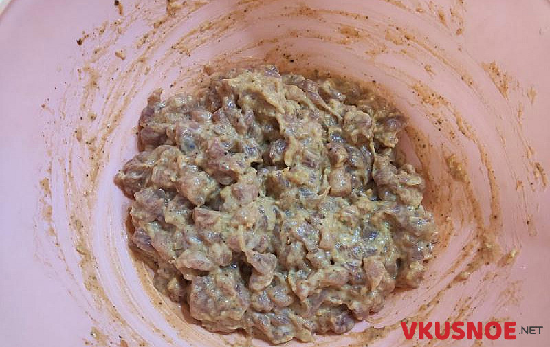 Фото приготовление рецепта: Рубленные котлеты из свинины с майонезом шаг №5