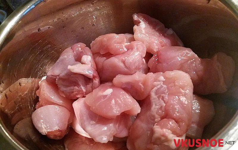 Фото приготовление рецепта: Тушеное мясо кролика в сметанном соусе шаг №1