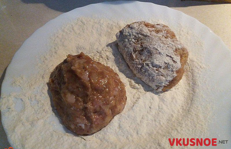 Фото приготовление рецепта: Котлеты из фарша мяса индейки и курицы шаг №6