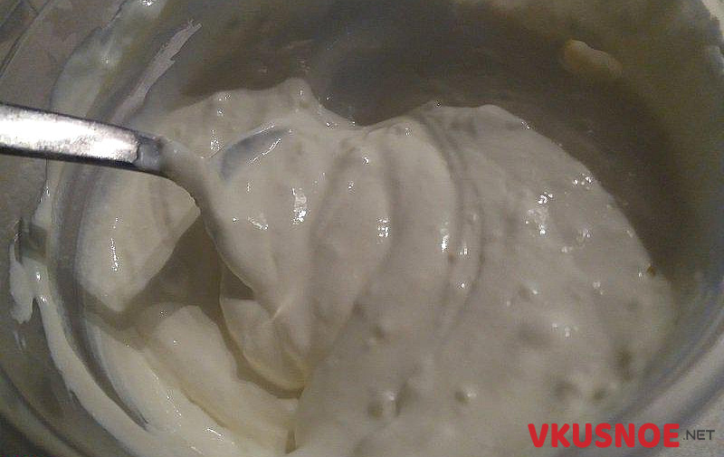 Фото приготовление рецепта: Тушеное мясо кролика в сметанном соусе шаг №10