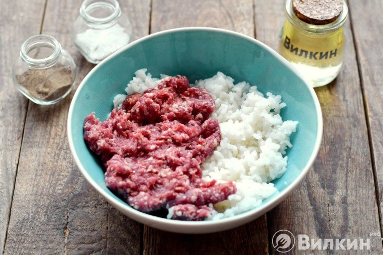 Соединение фарша с рисом