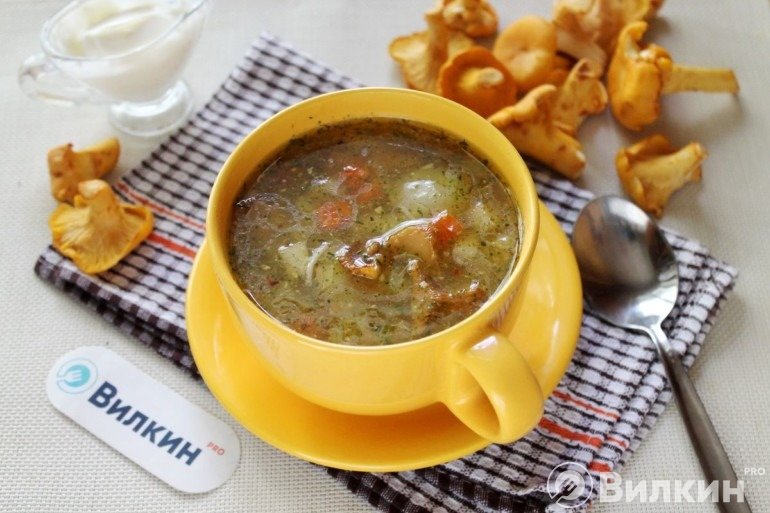 Порция супа из лисичек