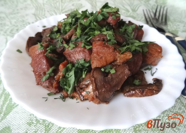 Бедро индейки тушеное с шампиньонами