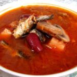 Борщ с грибами, килькой и фасолью