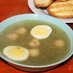 Бульон с фрикадельками и куриным яйцом