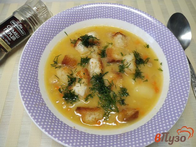 Гороховый суп с грудинкой и гренками