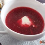 Красный борщ из запечённой свеклы на курином бульоне
