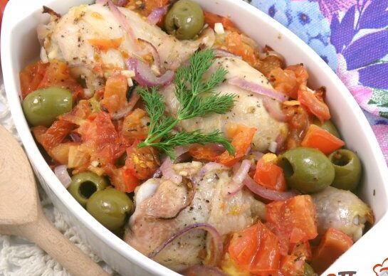 Куриные голени с помидорами и оливками