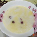 Молочный суп с рисом и вяленой клюквой