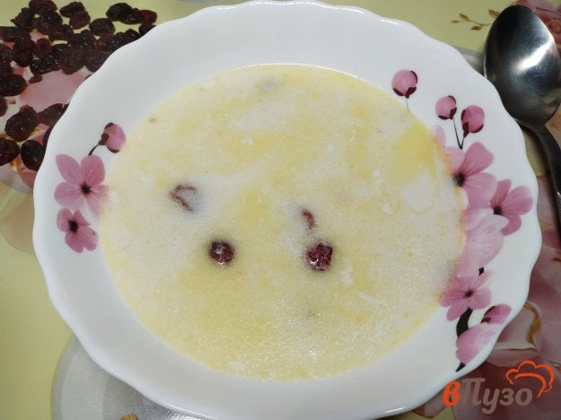 Молочный суп с рисом и вяленой клюквой