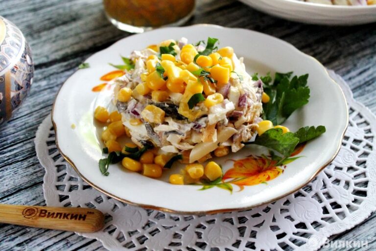 Рыбный салат с кукурузой