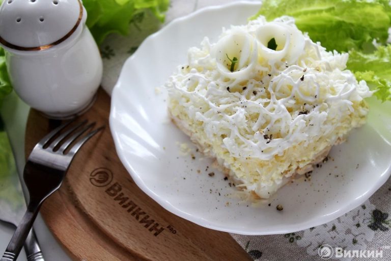 Салат «Нежный» с курицей и сыром