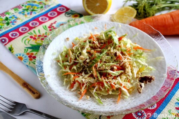 Салат из капусты с морковью и маслом
