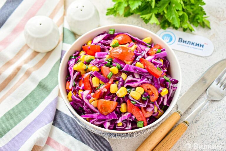Салат из краснокочанной капусты с кукурузой