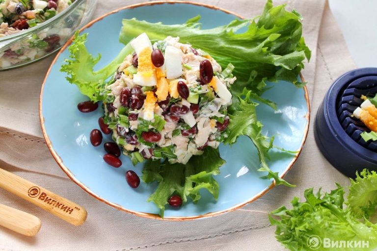 Салат из курицы с фасолью