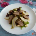 Салат с утиной грудкой и грушей