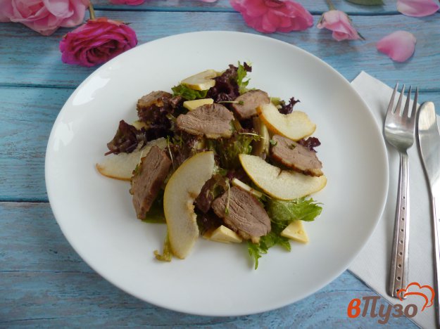 Салат с утиной грудкой и грушей