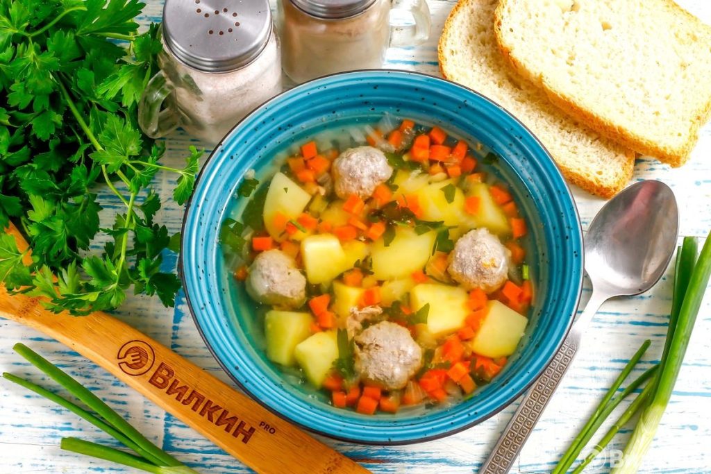 Суп с фрикадельками и картофелем