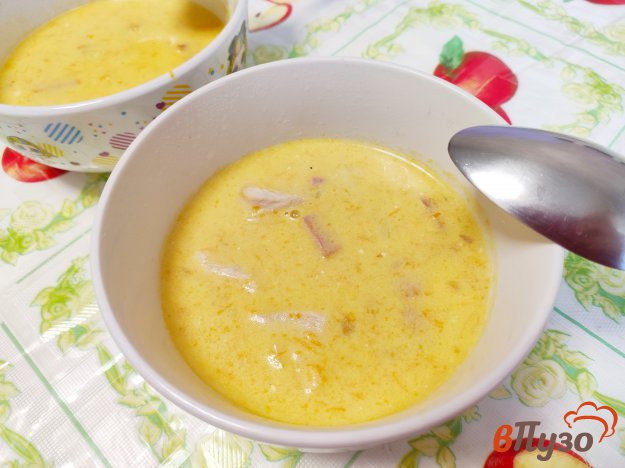 Сырный суп с курицей и сардельками