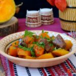 Телятина запечённая в рукаве с тыквой и яблоком