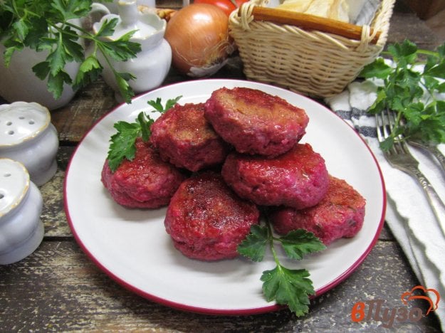 Тефтели из говядины с маринованной свеклой