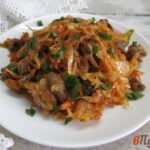 Тушеная капуста с говяжьими почками