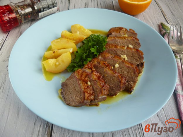 Утиная грудка с грушами