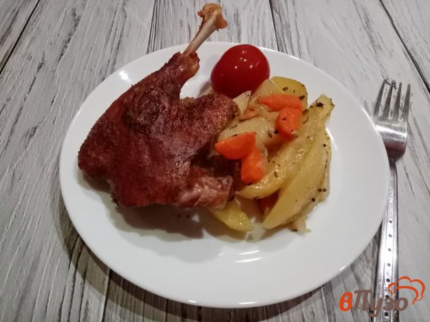 Утиные голени с картофелем в духовке